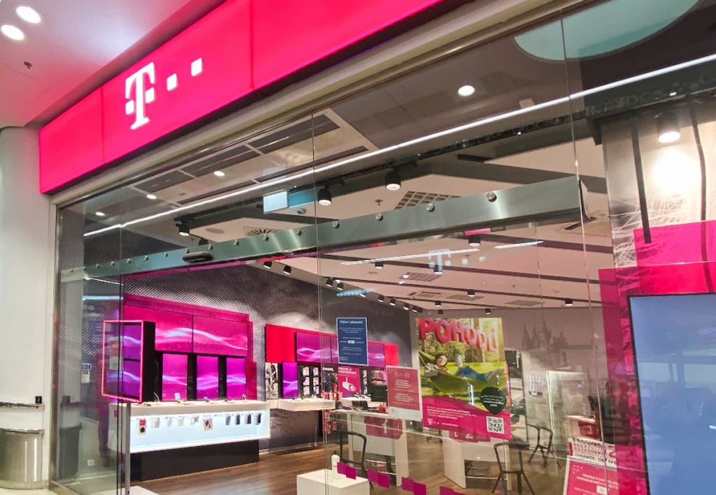 Buying Czech SIM card at T-Mobile in Czech