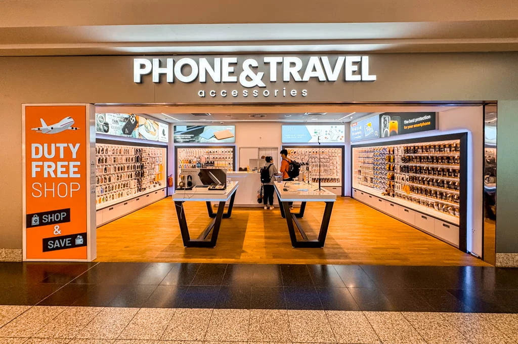 phone and travel shop at prague airport