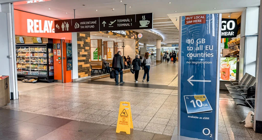 relay store at prague airport